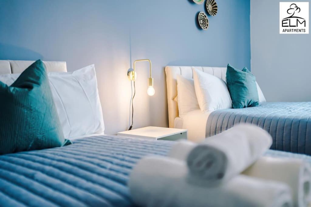 Apartment Luxurious 1-bedroom Apartment, Sleeps 4, Free Parking *