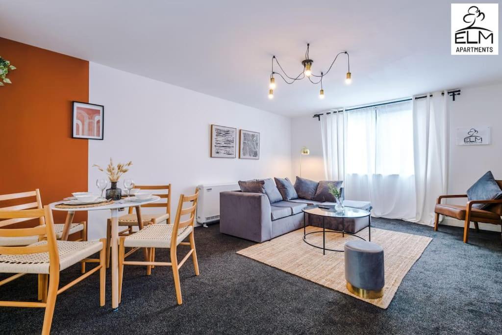 Apartment Luxurious 1-bedroom Apartment, Sleeps 4, Free Parking Manchester