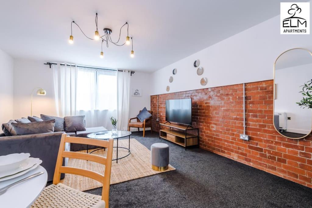 Luxurious 1-bedroom Apartment, Sleeps 4, Free Parking Apartment Manchester