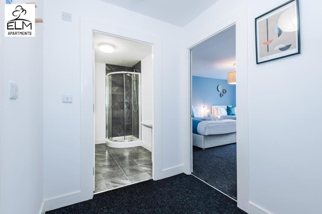 Luxurious 1-bedroom Apartment, Sleeps 4, Free Parking