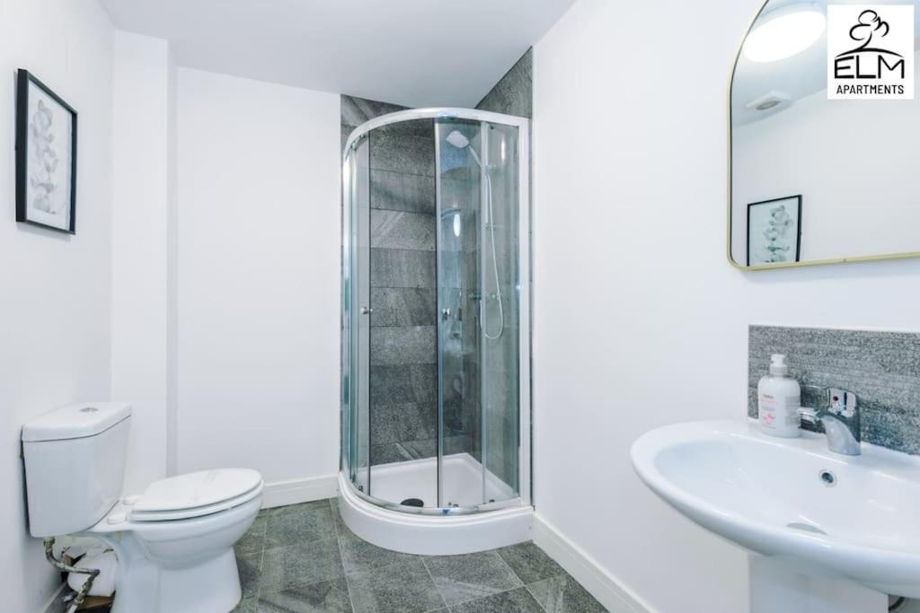 Apartment Luxurious 1-bedroom Apartment, Sleeps 4, Free Parking Manchester
