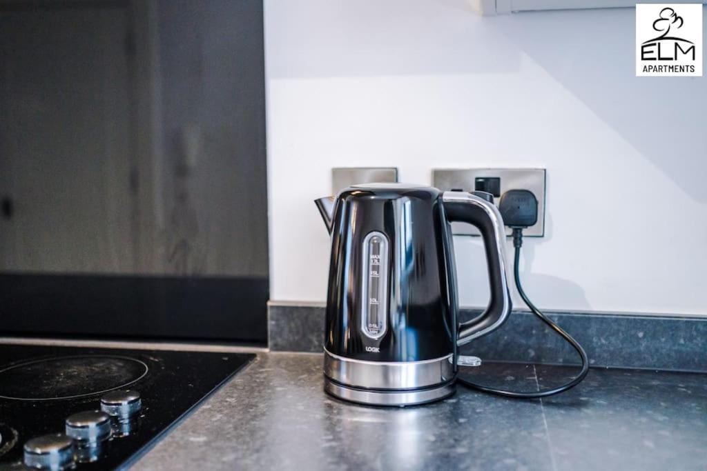 Apartment Luxurious 1-bedroom Apartment, Sleeps 4, Free Parking *